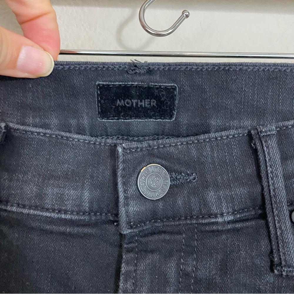 MOTHER The Insider Crop Step Fray Jeans in Not Guilty Size 29 - Picture 4 of 15